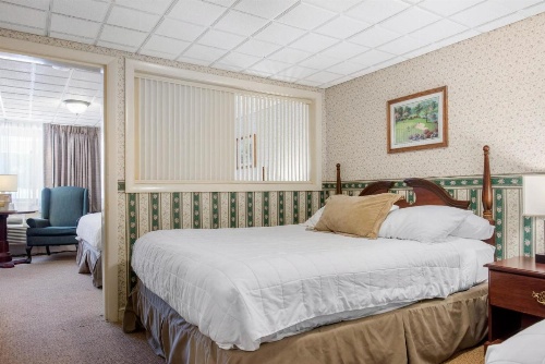 Coachman Inn image 24